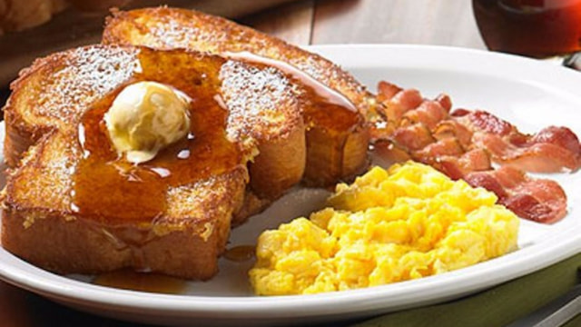 French Toast Platter With bacon, Egg & Homefries