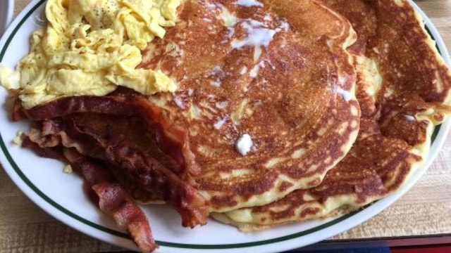 Pancake bacon, Egg & Homefries Platter