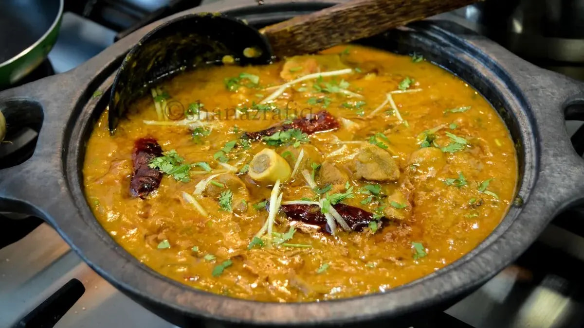 lamb with lentil *Dal Gosht
